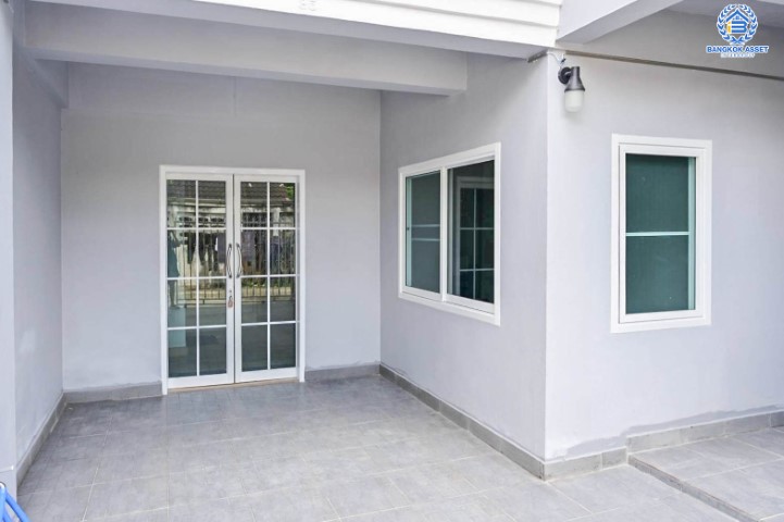 *****ทาวน์เฮ้าส์มือสองย่านนนทบุรี ม.ติวานนท์41 ติวานนท์ บนเนื้อที่ 16.5 ตร.ว. ฟังก์ชัน 3 ห้องนอน 3 ห้องน้ำ 1 ที่จอดรถ ตกแต่งพร้อมอยู่ ห่างจะถนนใหญ่แค่ 400 ม.!! ทำเลดี ใกล้รถไฟฟ้าในอนาคตสายสีชมพู "สถานีสามัคคี" และทางด่วน "'งามวงศ์วาน" จองเลย!